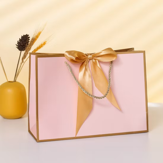 Sac d'emballage cadeau de luxe personnalisé Sac en papier kraft cosmétique avec poignée